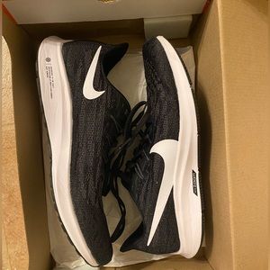 Nike womens Air Zoom Pegasus 36 Running